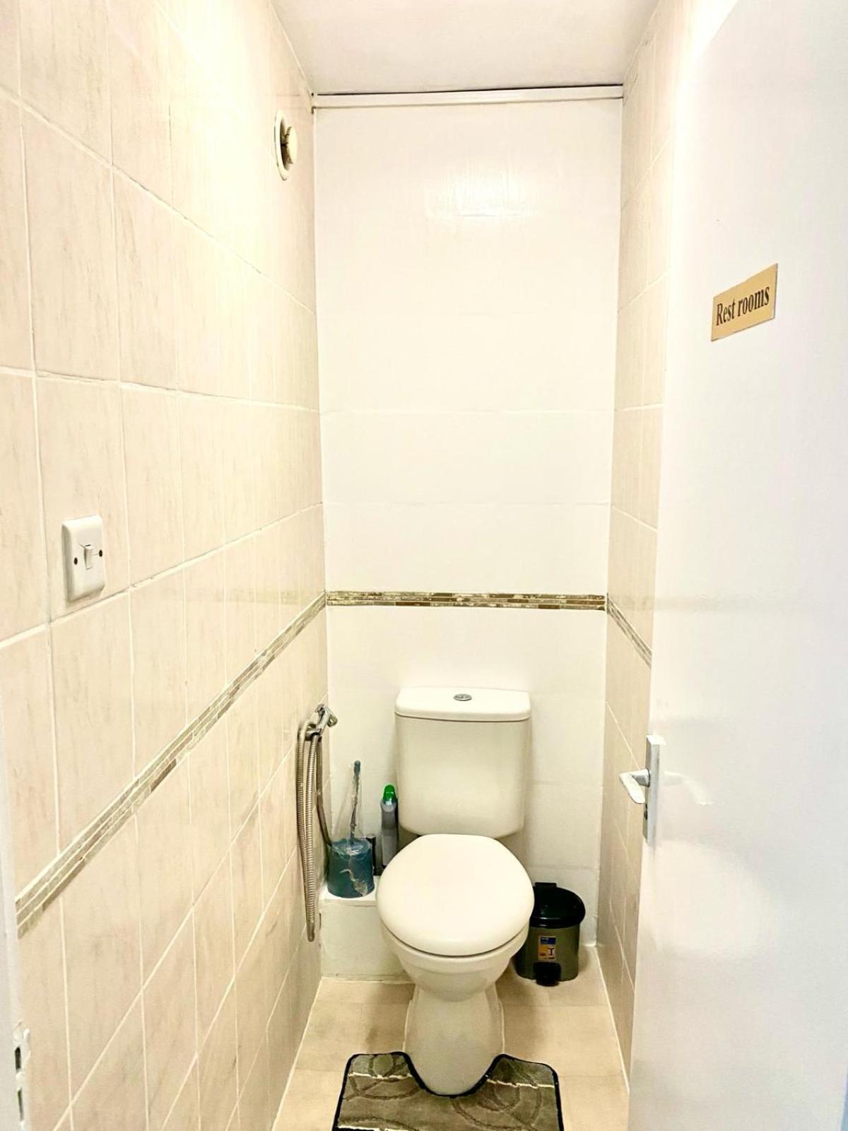 Comfy Two Bedroom Edgeware Road In Apartment