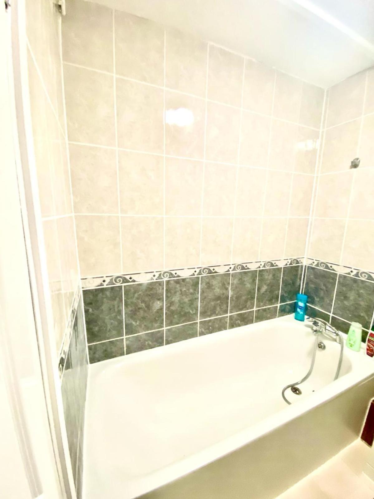 Comfy Two Bedroom Edgeware Road In